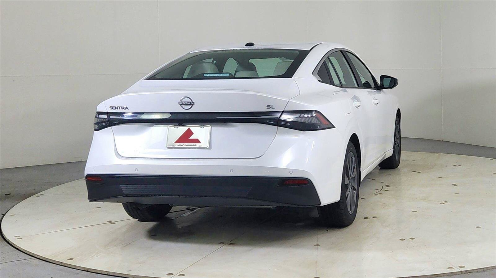 2026 Nissan Sentra SL - Photo 6