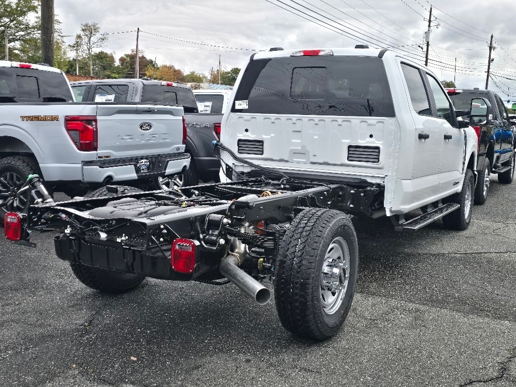New 2026 Ford F-350 Chassis XL Truck Crew Cab