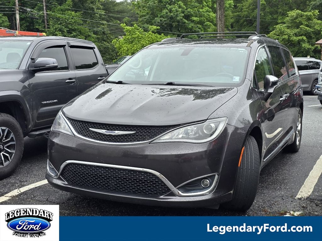 2020 Chrysler Pacifica Limited's photo