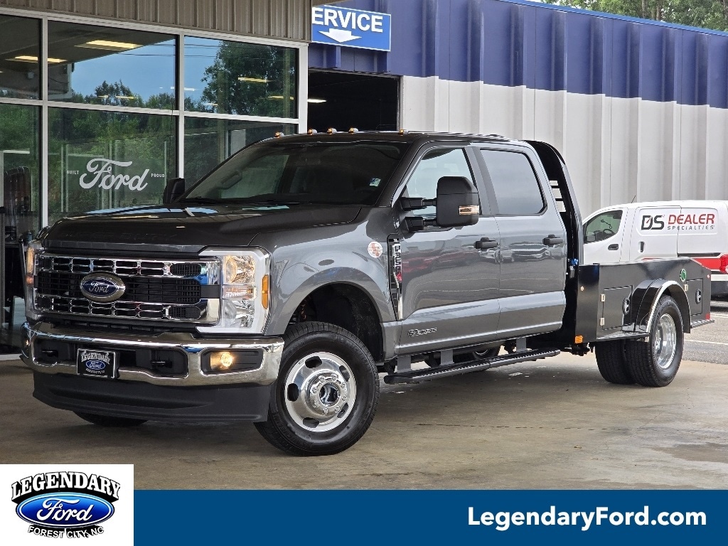 2025 Ford F-350 Chassis Truck Crew Cab 