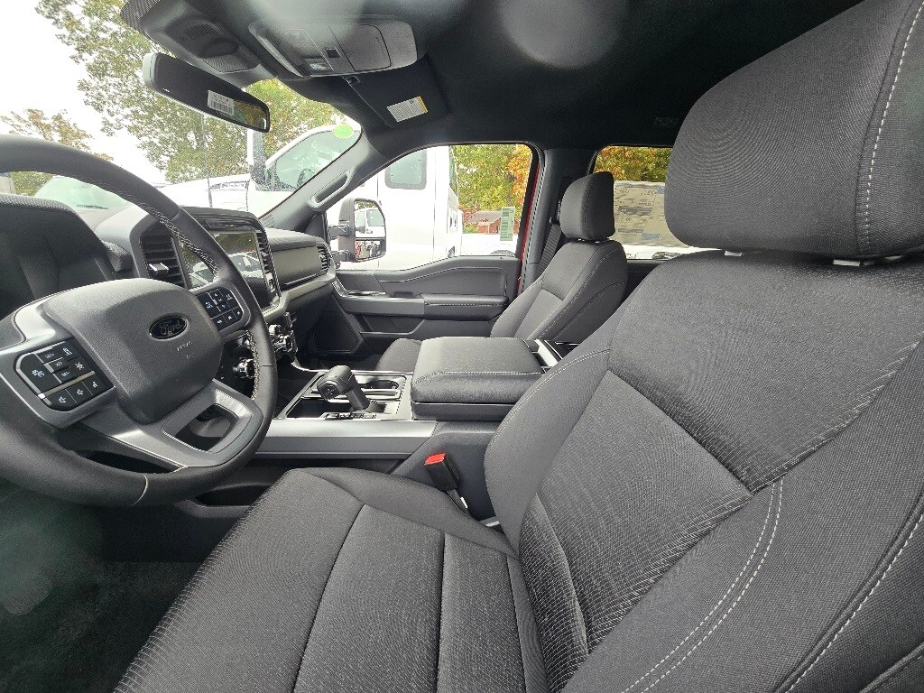 2025 Ford F-150 XLT photo 3