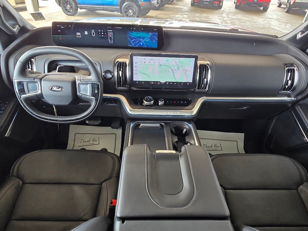 2025 Ford Expedition MAX Platinum photo 3