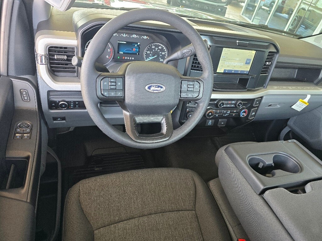 2025 Ford F-350 XL photo 3