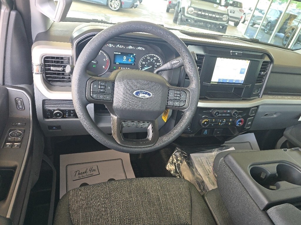 2025 Ford F-450 XLT photo 3