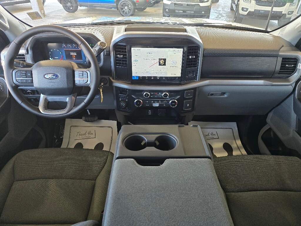 2025 Ford F-150 XLT photo 3