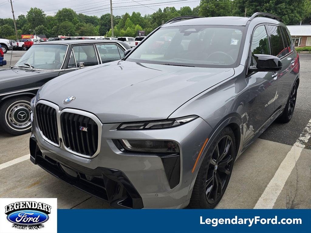 2025 BMW X7 M60i's photo