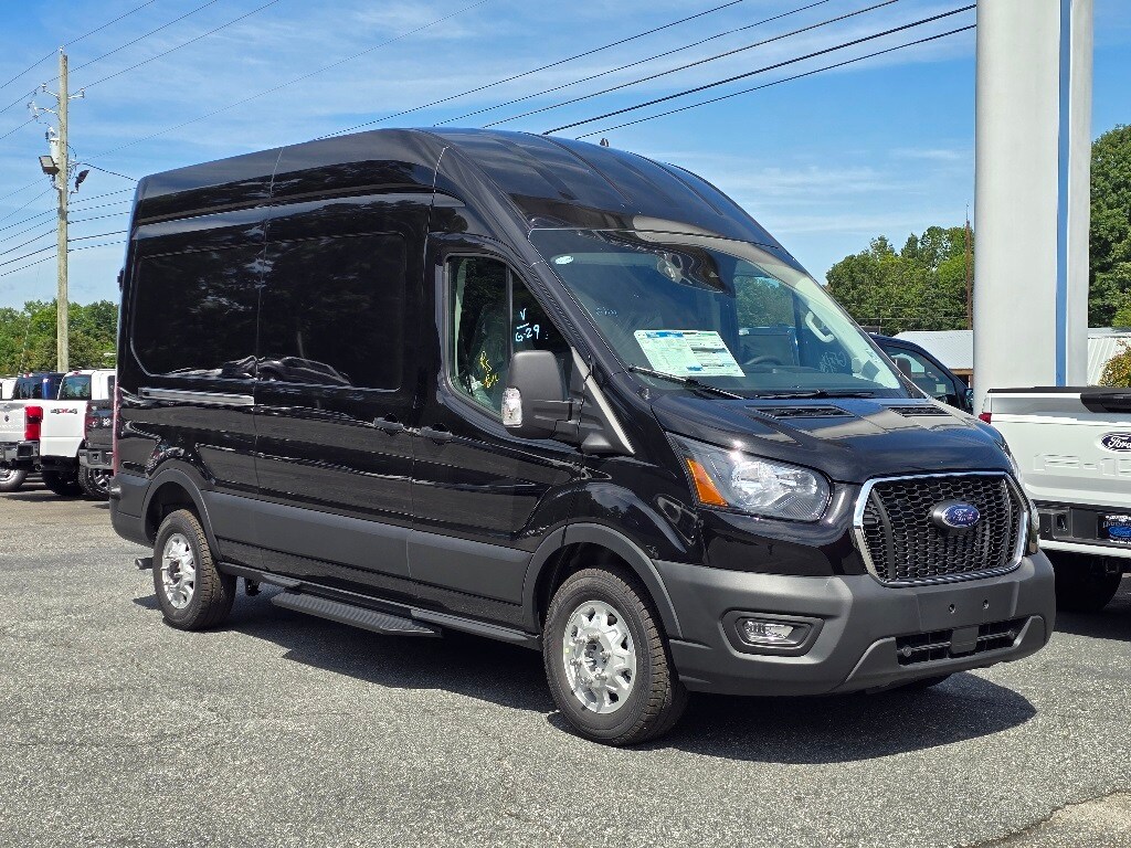 2025 Ford Transit photo 3