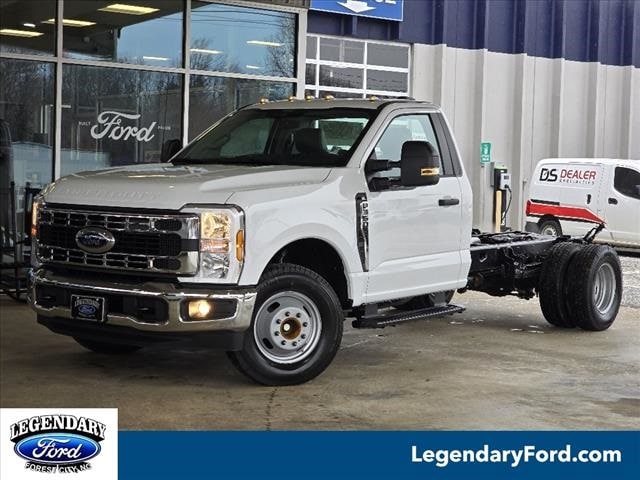 2025 Ford F-350 Chassis Truck Regular Cab 