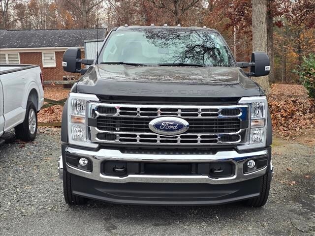 2026 Ford F-550 XLT photo 3