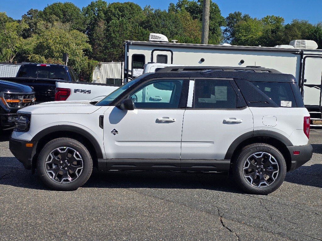 2025 Ford Bronco Sport Outer Banks photo 3