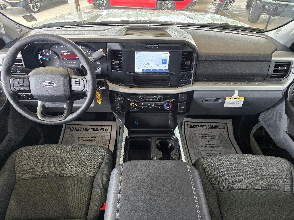 2025 Ford F-450 XLT photo 3