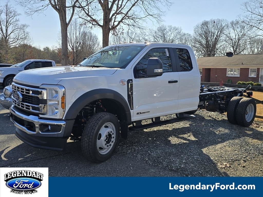 2026 Ford F-450 Super Duty Chassis Cab XL's photo