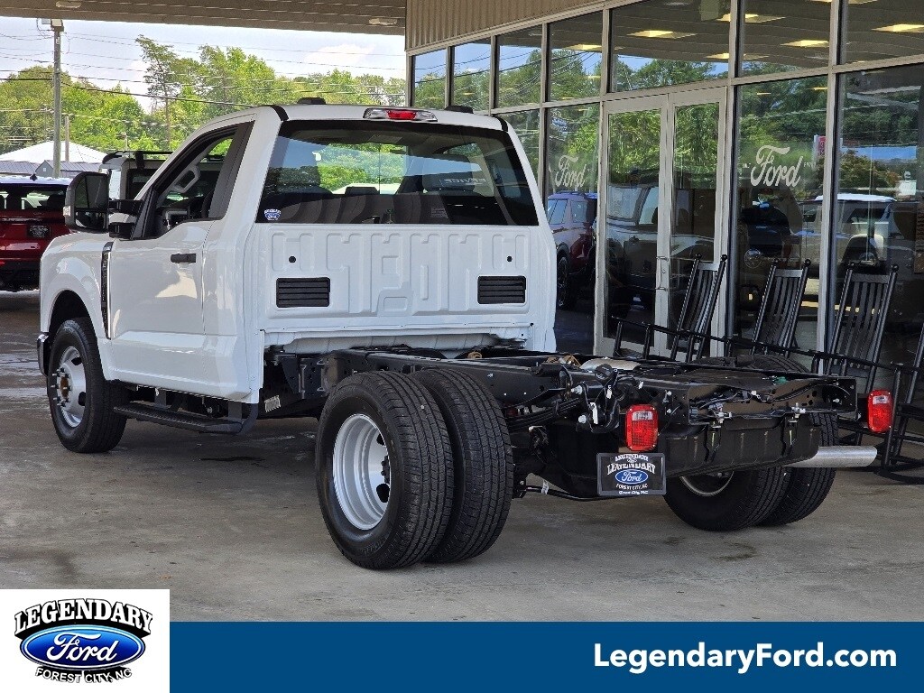 2025 Ford F-350 XL photo 2