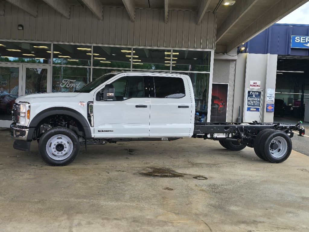 2025 Ford F-450 Super Duty Chassis Cab XLT - Photo 23