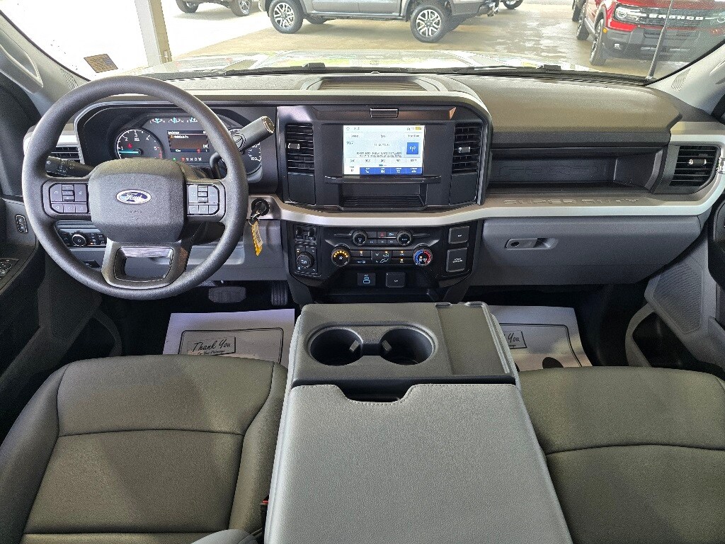 2025 Ford F-350 XL photo 3
