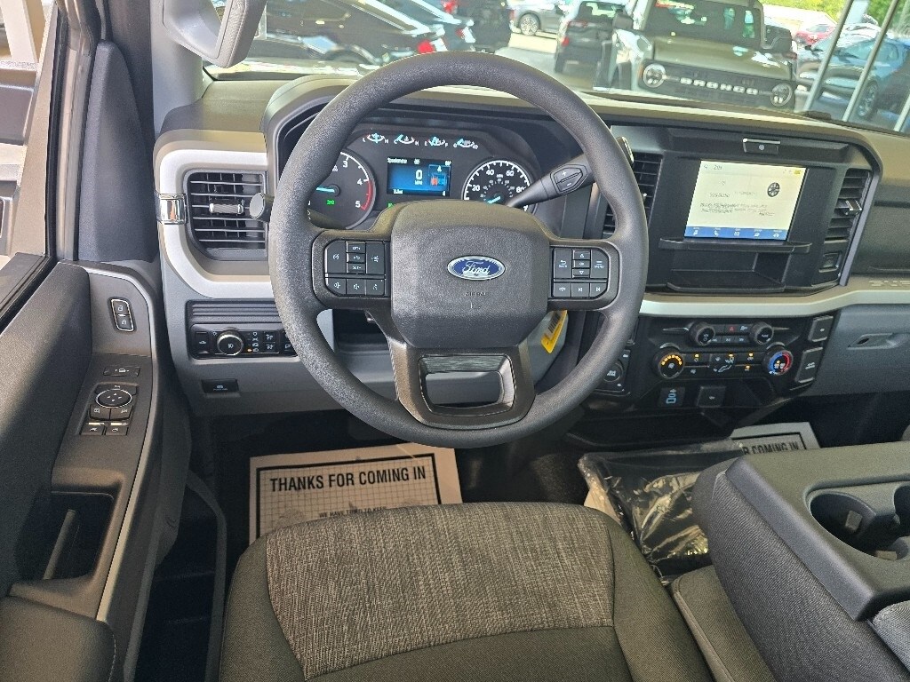 2025 Ford F-550 XLT photo 3