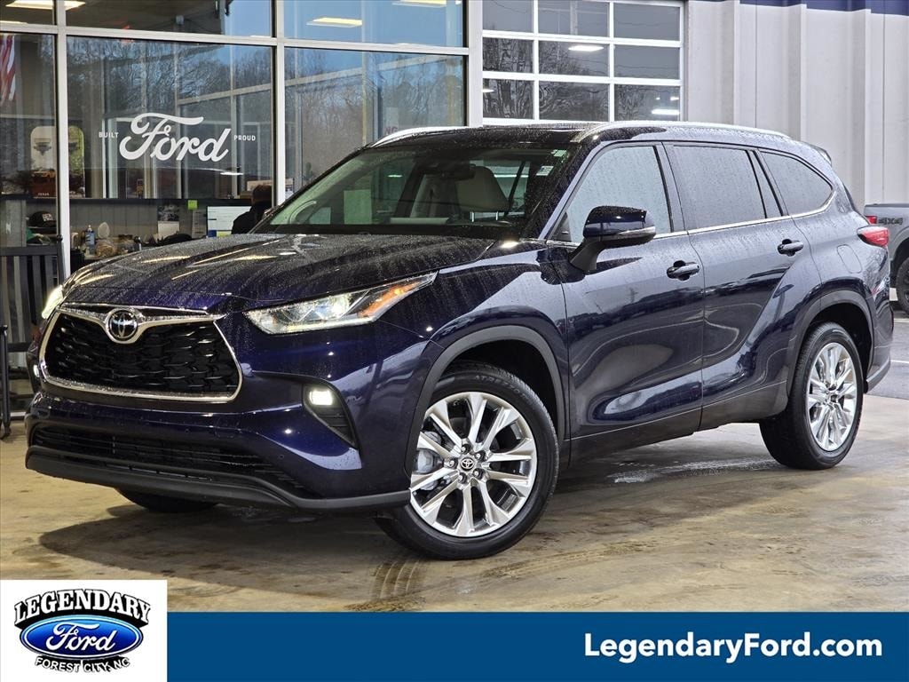 2023 Toyota Highlander Limited's photo