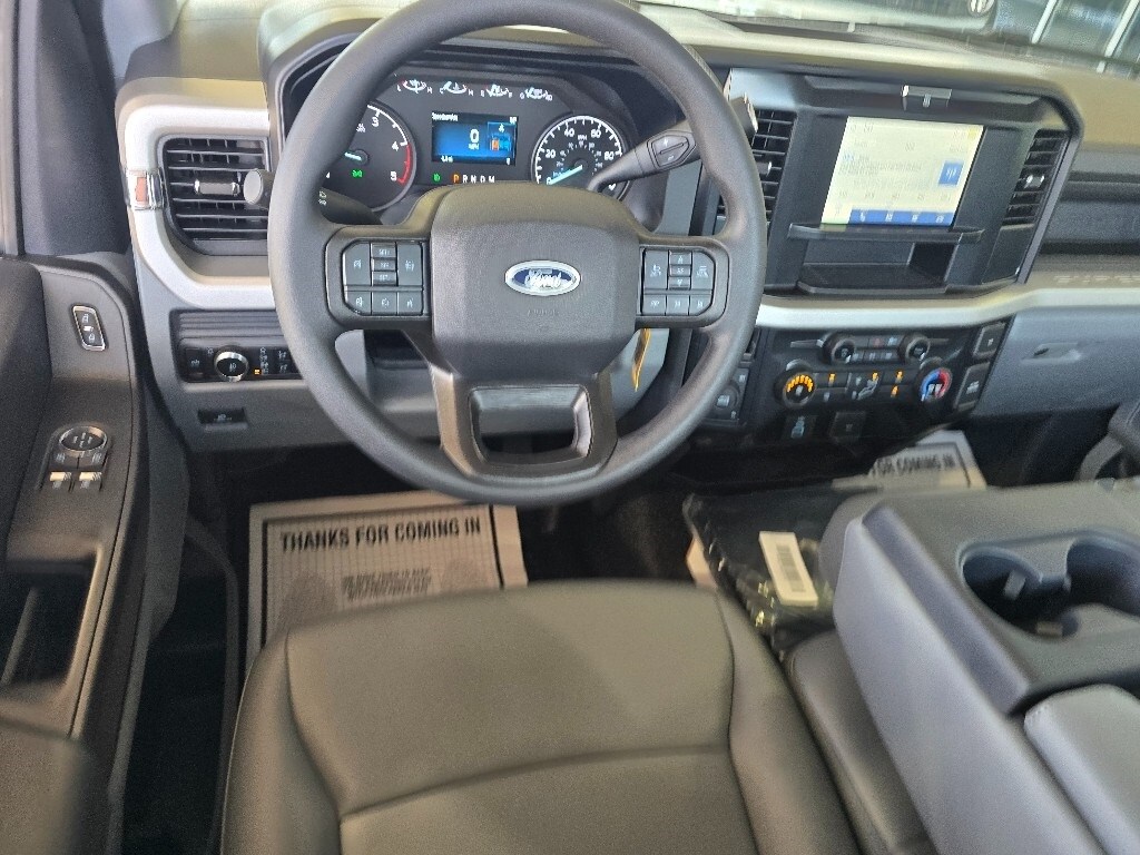 2025 Ford F-600 photo 3