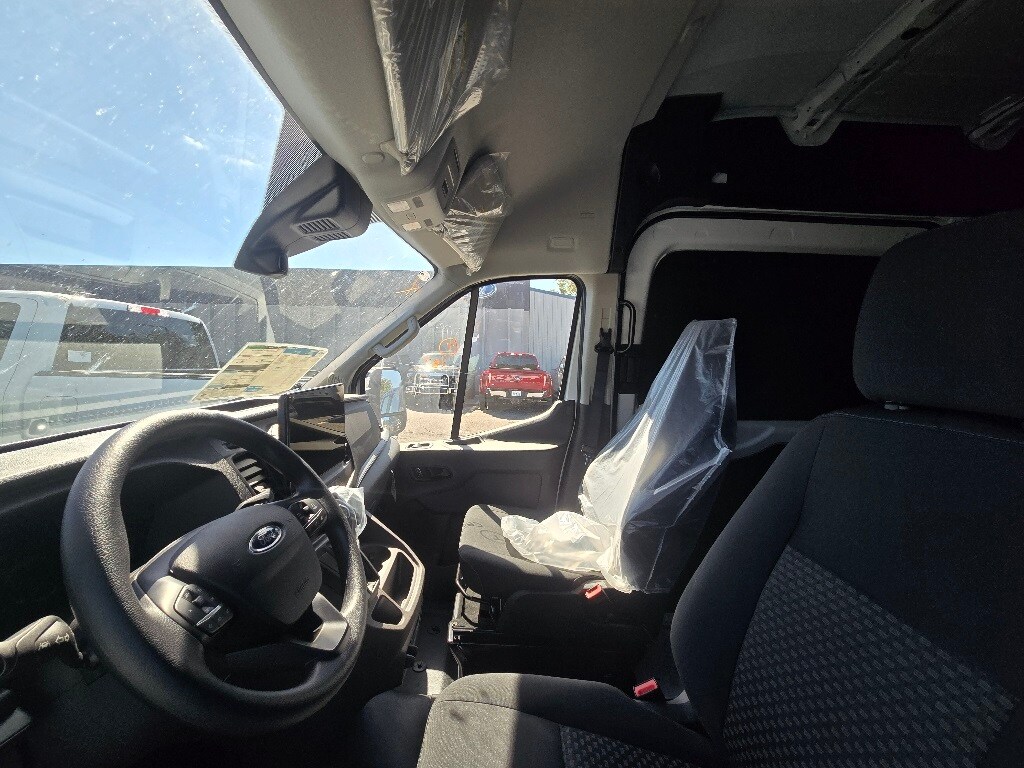 2025 Ford Transit photo 3
