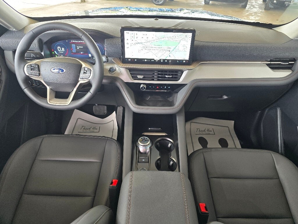 2025 Ford Explorer photo 2