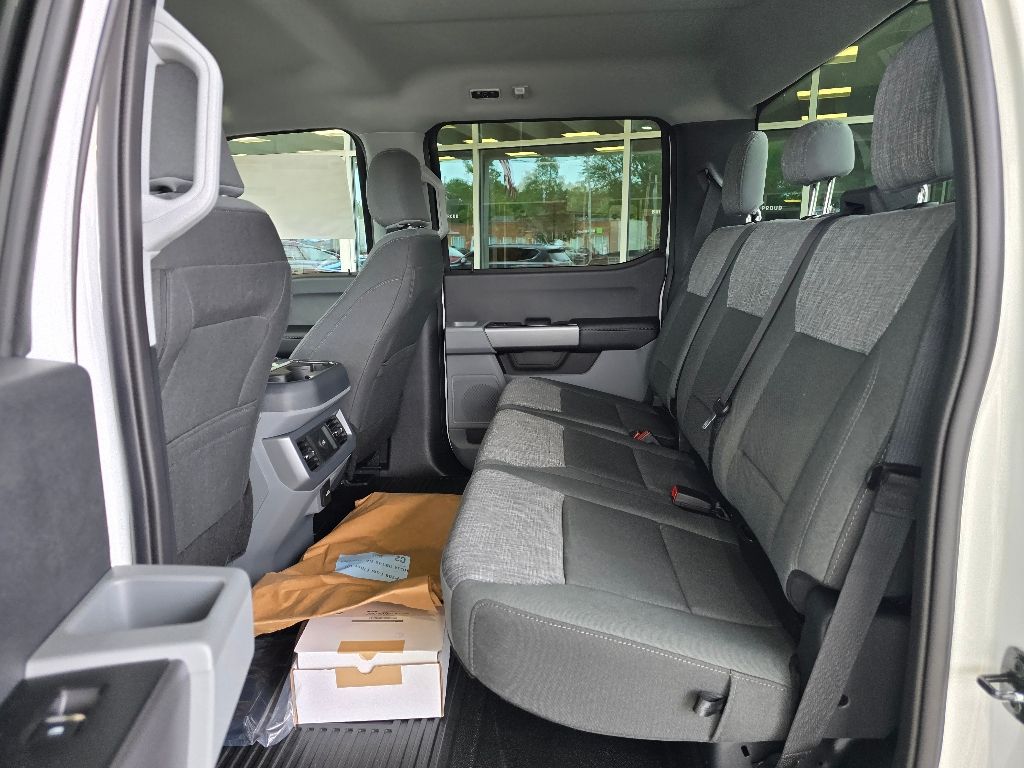 2025 Ford F-450 Super Duty Chassis Cab XLT - Photo 8