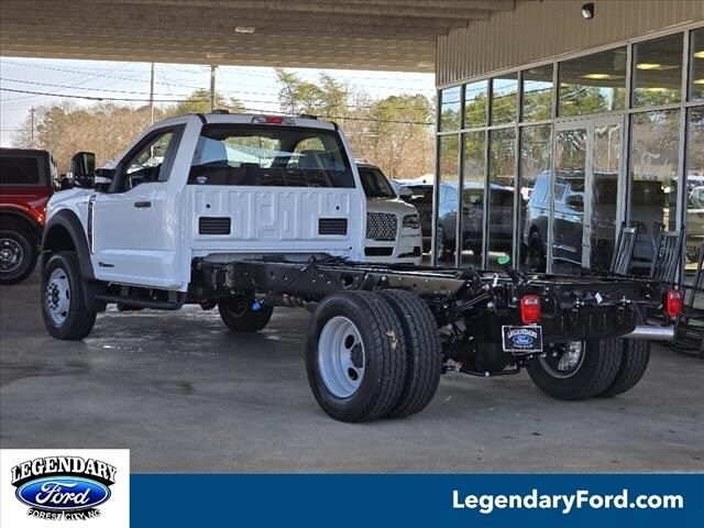 2025 Ford F-600 photo 2