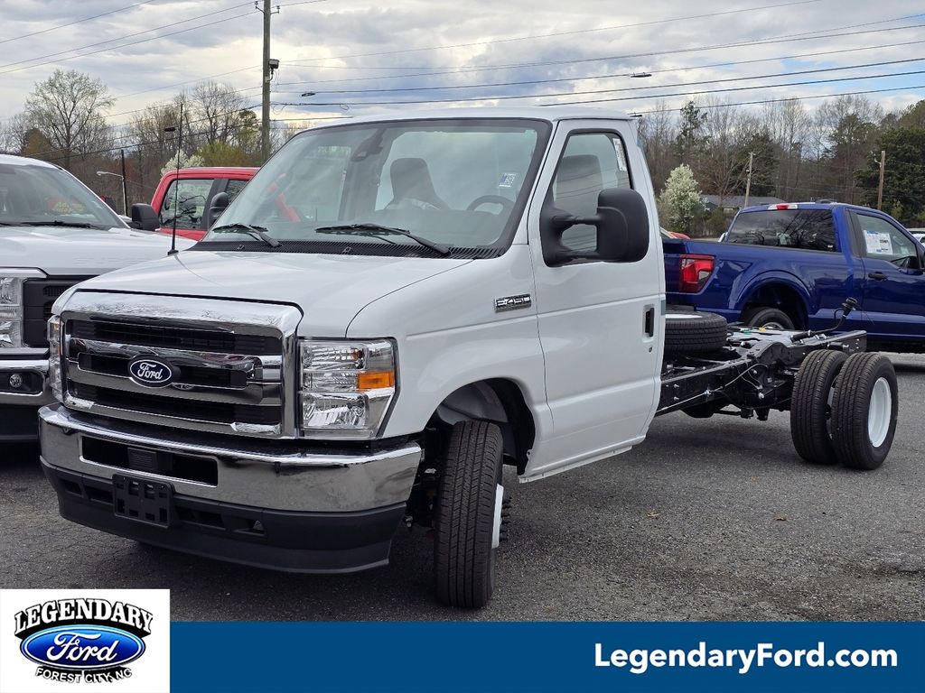 2027 Ford E-Series DRW E-450 Super Duty 158 in WB's photo