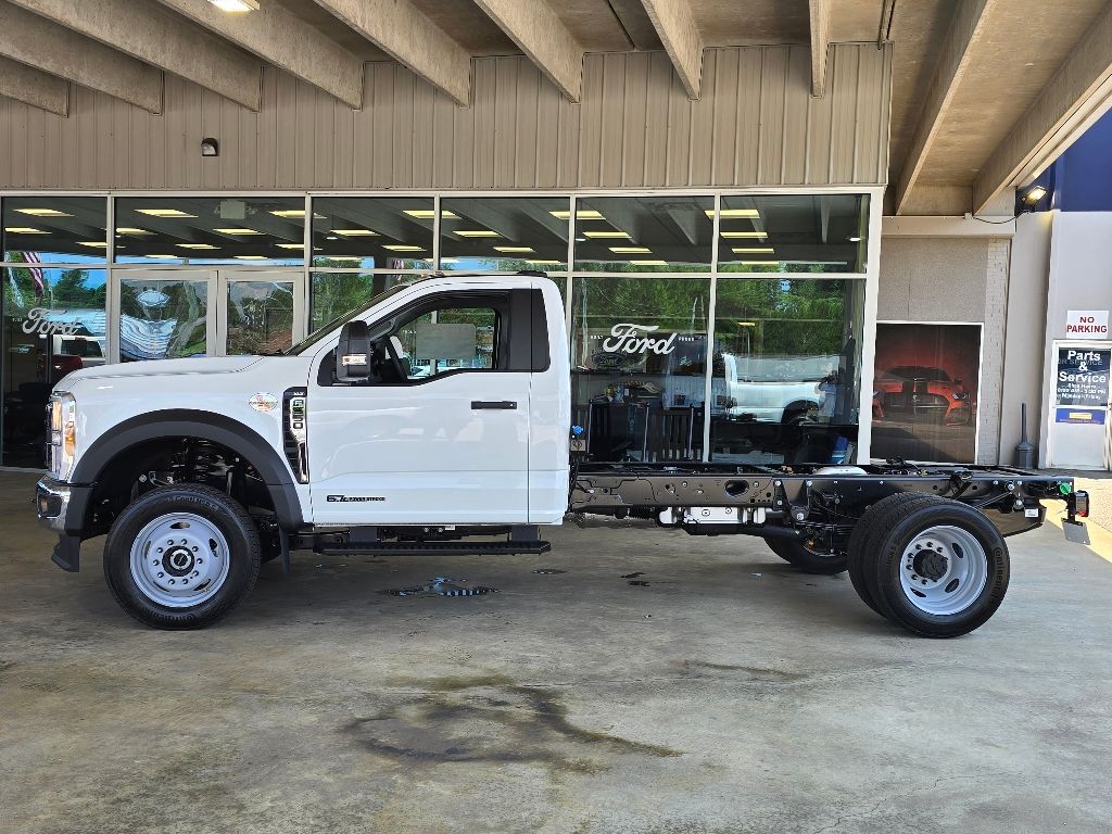 2025 Ford F-550 Super Duty Chassis Cab XLT - Photo 24