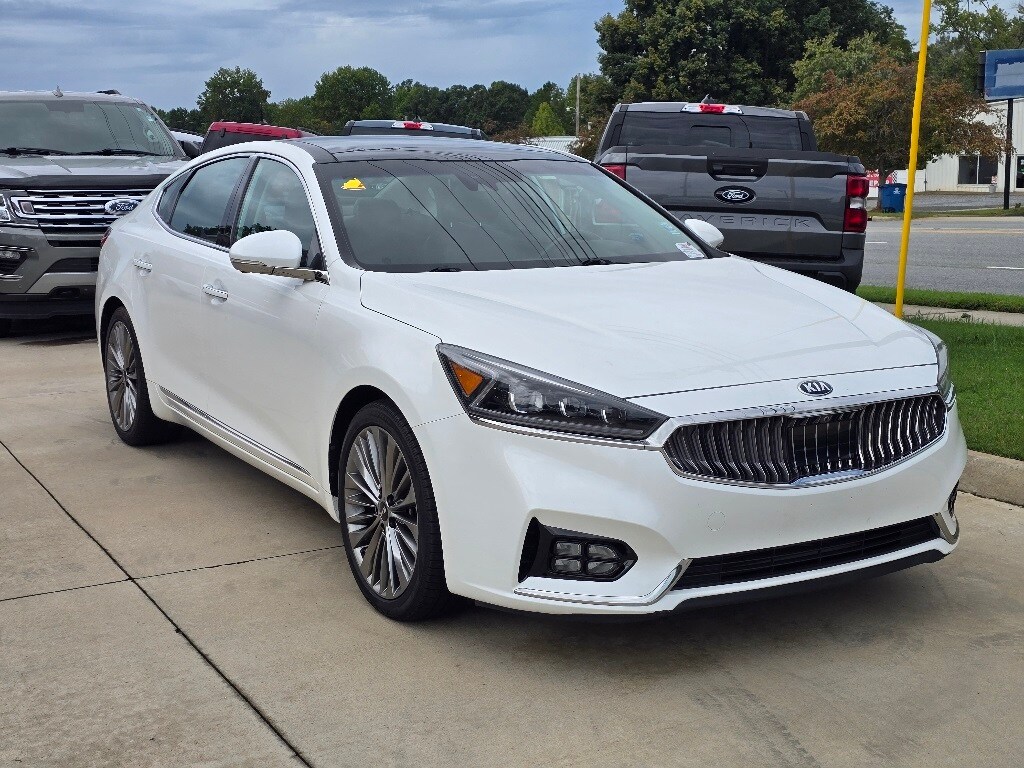 2017 Kia Cadenza Limited photo 3