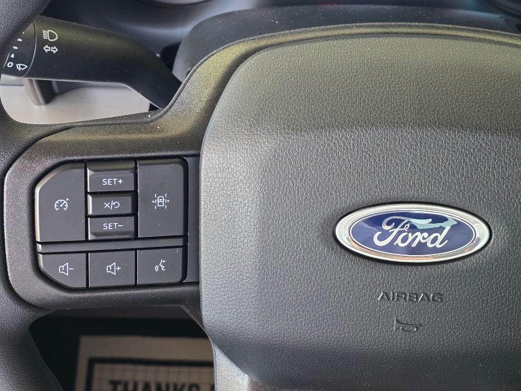 2025 Ford F-550 Super Duty Chassis Cab XLT - Photo 10