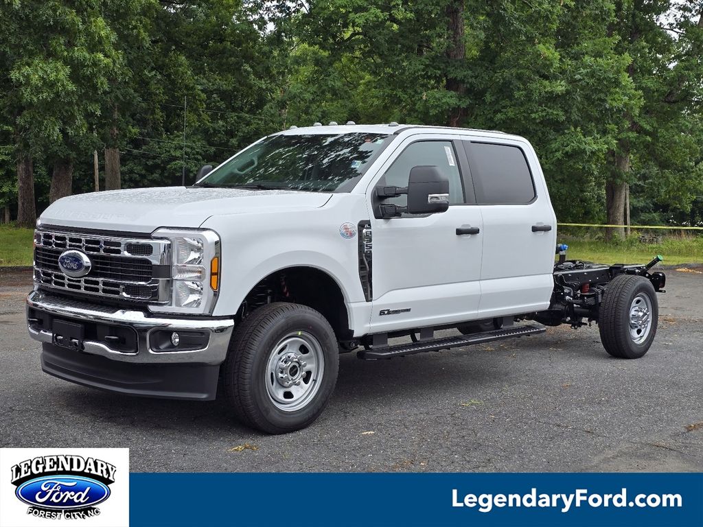 2026 Ford F-350 XL 4x4 Crew Cab 179-In SRW's photo
