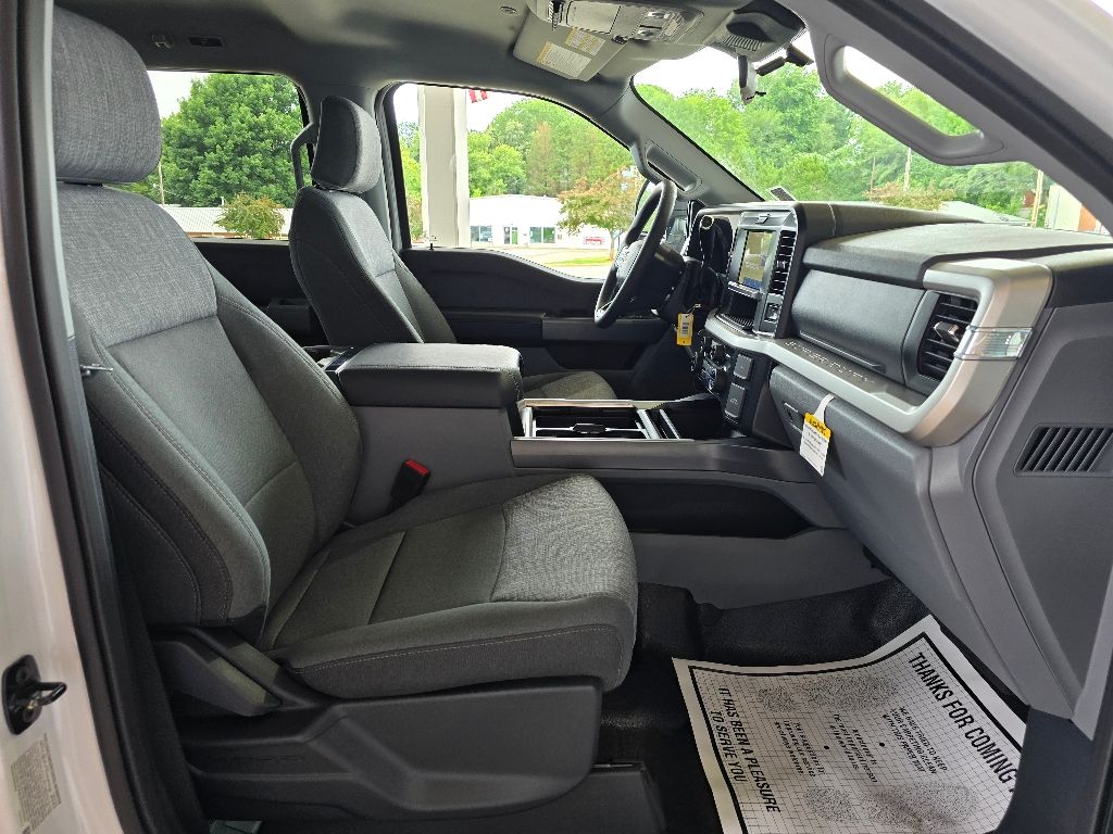 2025 Ford F-450 Super Duty Chassis Cab XLT - Photo 10