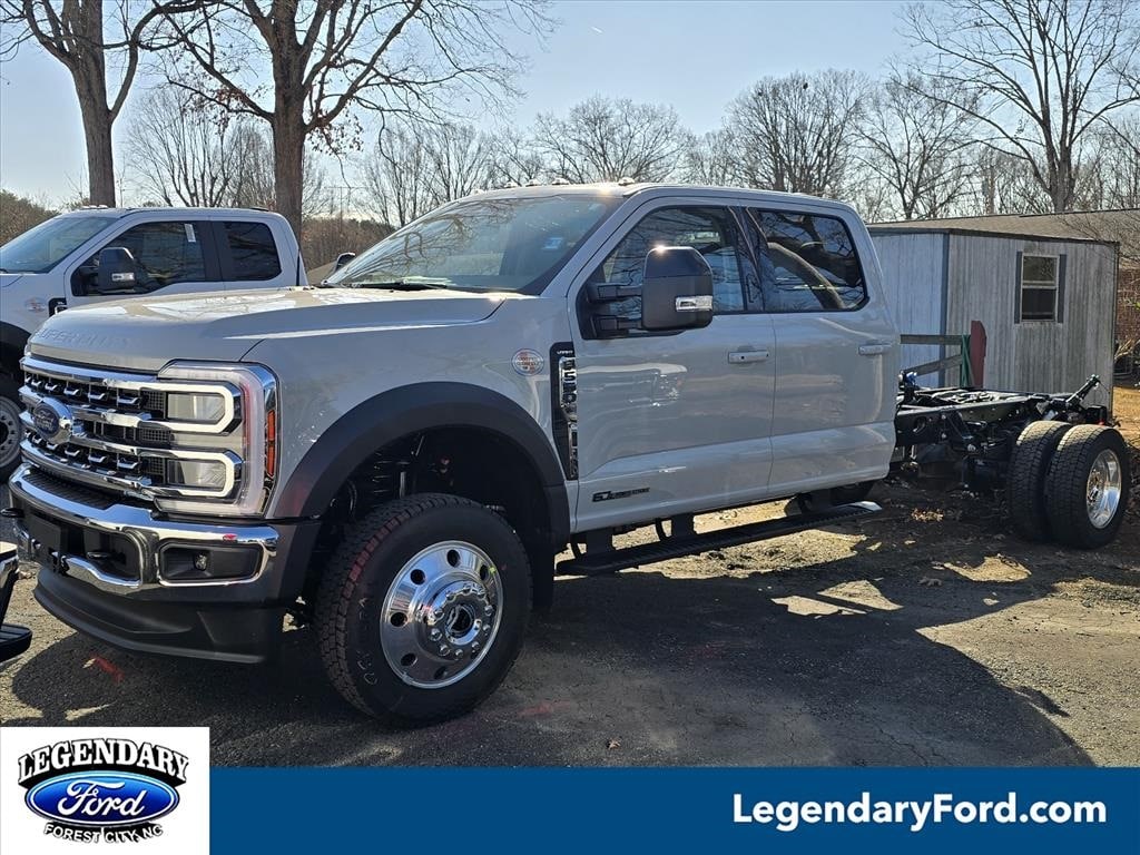 2026 Ford F-550 Super Duty Chassis Cab Lariat's photo