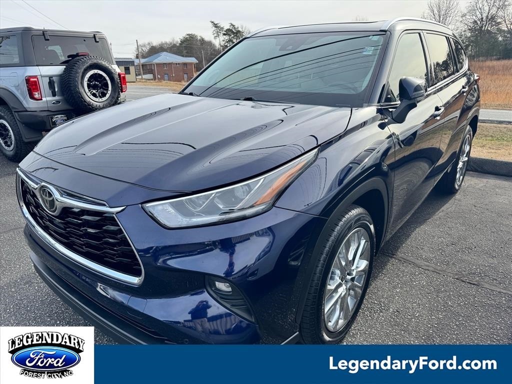 2023 Toyota Highlander Limited's photo