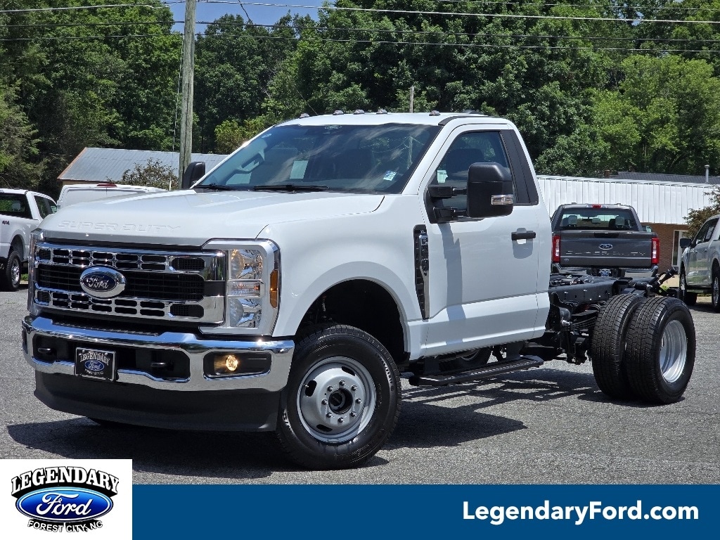2025 Ford F-350 Chassis Truck Regular Cab 