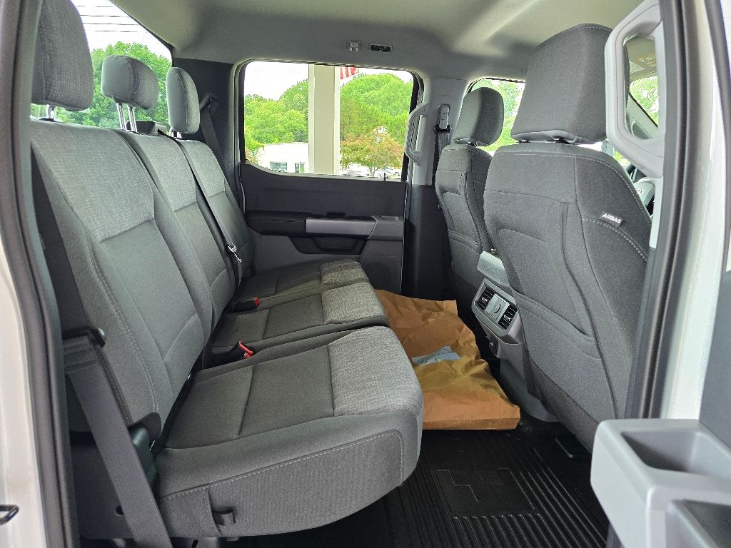 2025 Ford F-450 Super Duty Chassis Cab XLT - Photo 9