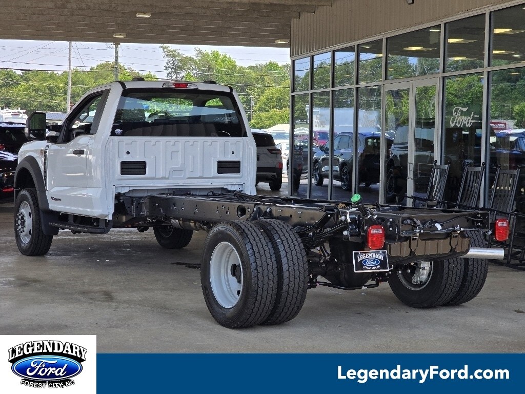 2025 Ford F-600 photo 2