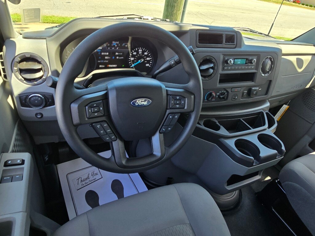 2026 Ford E-450 photo 3