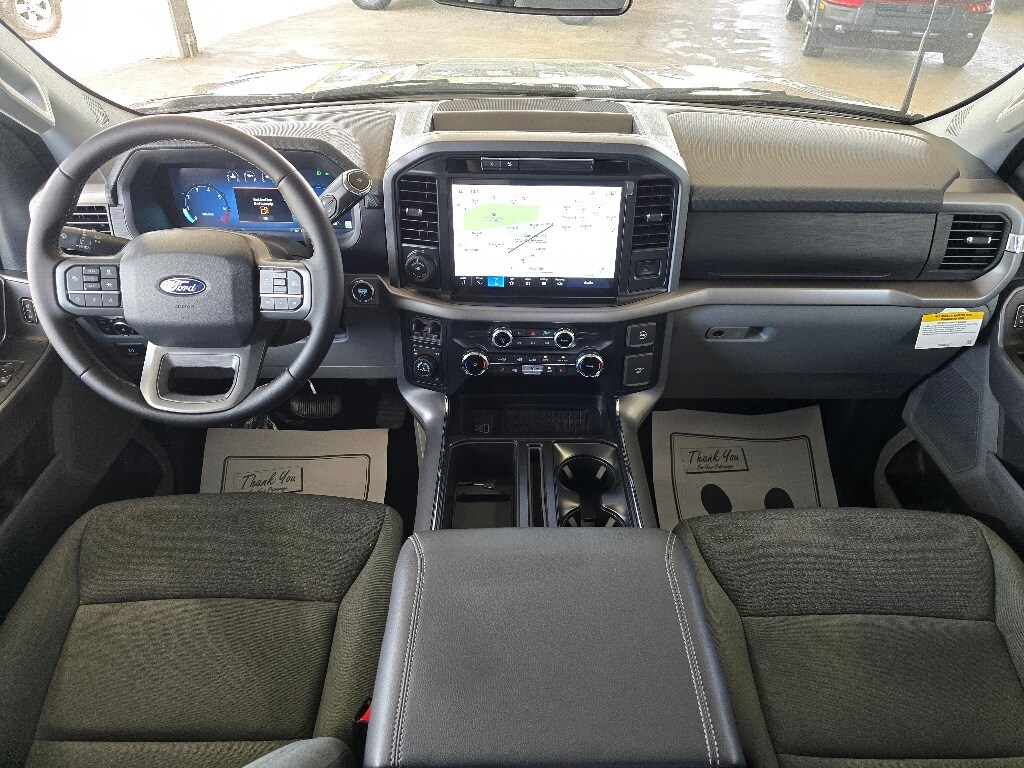2025 Ford F-150 XLT photo 3