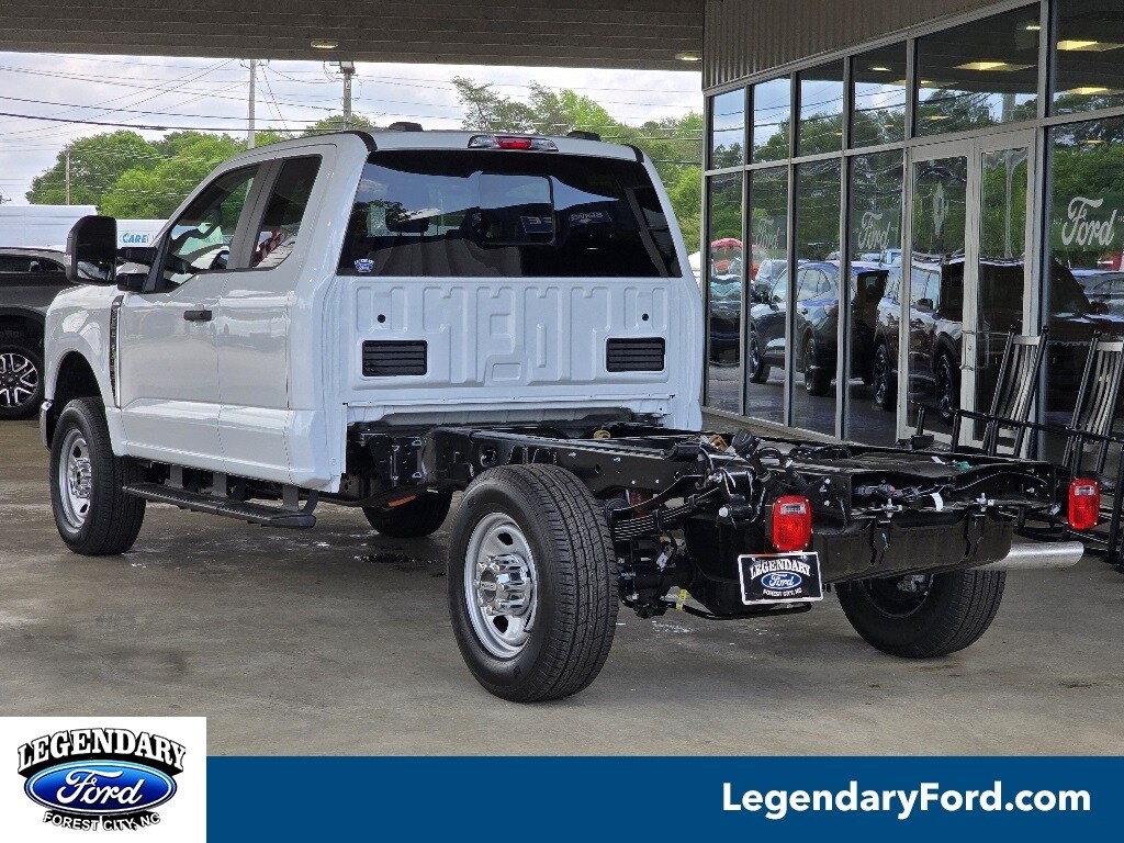2025 Ford F-350 XL photo 2