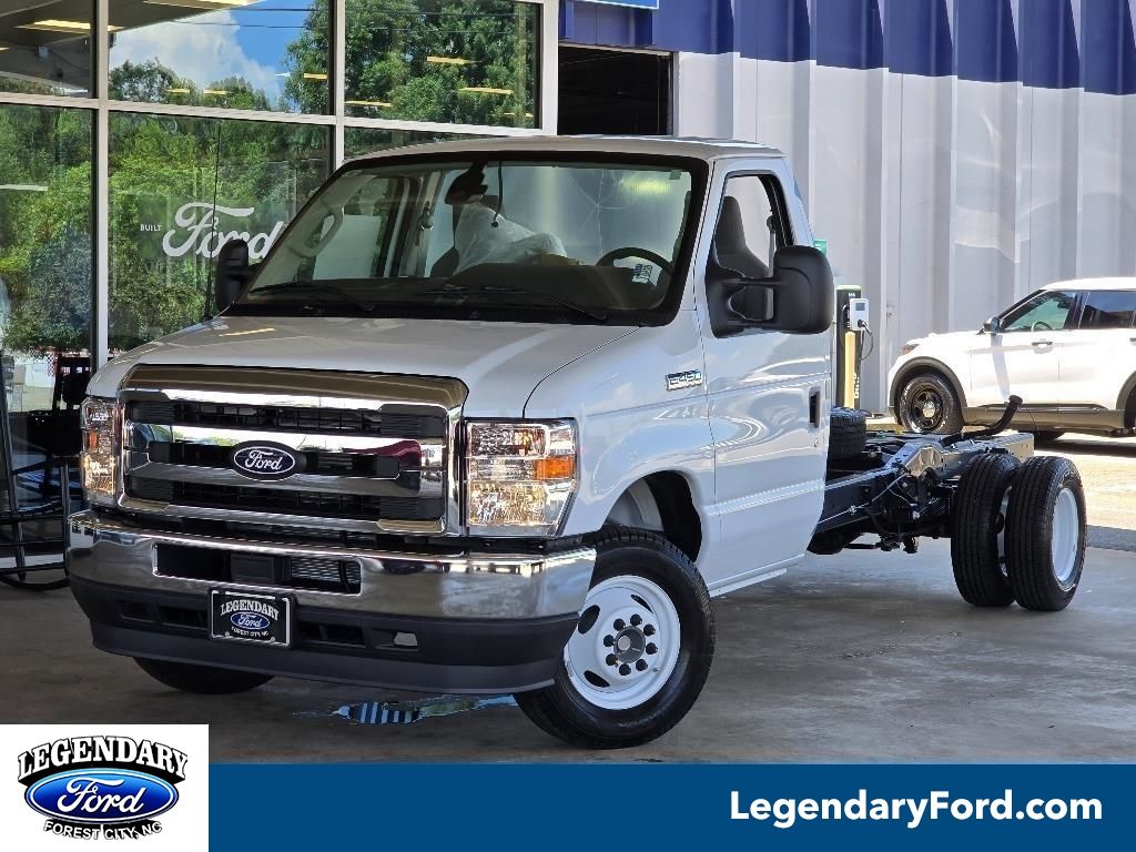 2026 Ford E-Series DRW E-450 Super Duty 158 in WB's photo