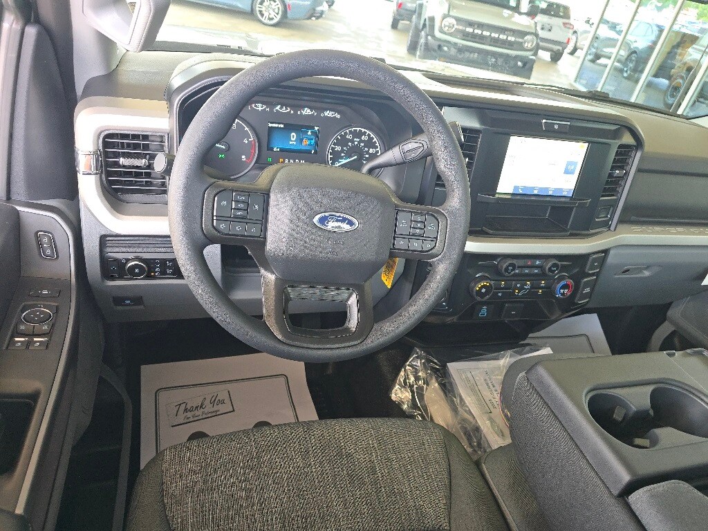2025 Ford F-450 XLT photo 3