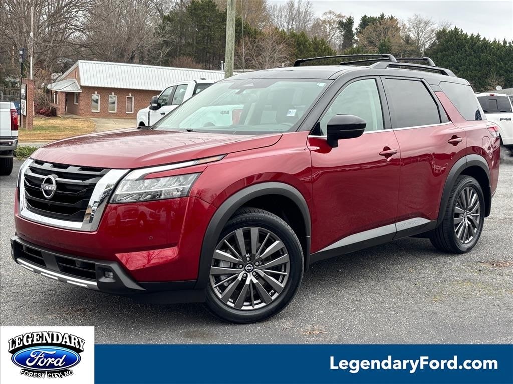 2022 Nissan Pathfinder SL's photo