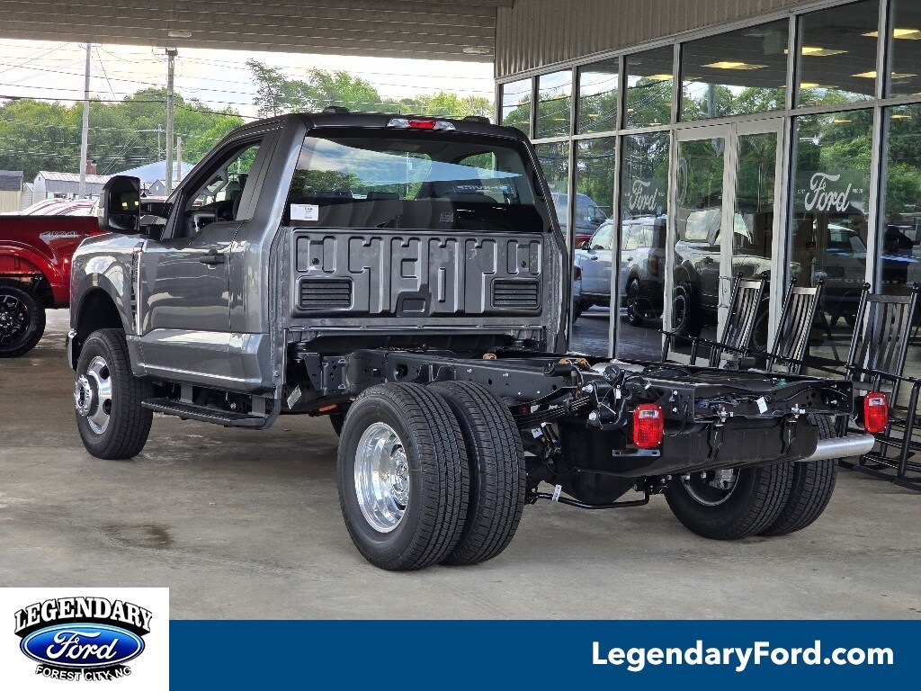 2025 Ford F-350 XL photo 2