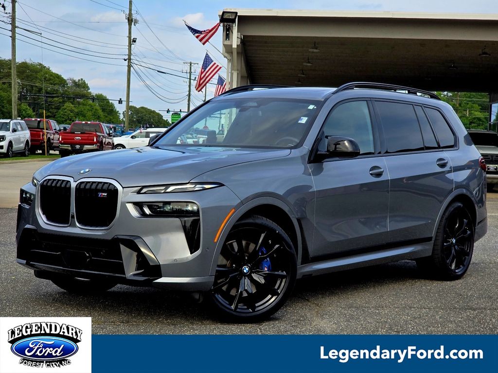 2025 BMW X7 M60i's photo