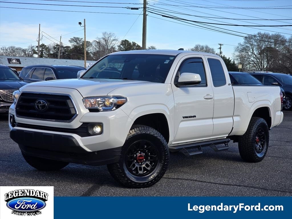2022 Toyota Tacoma SR5's photo