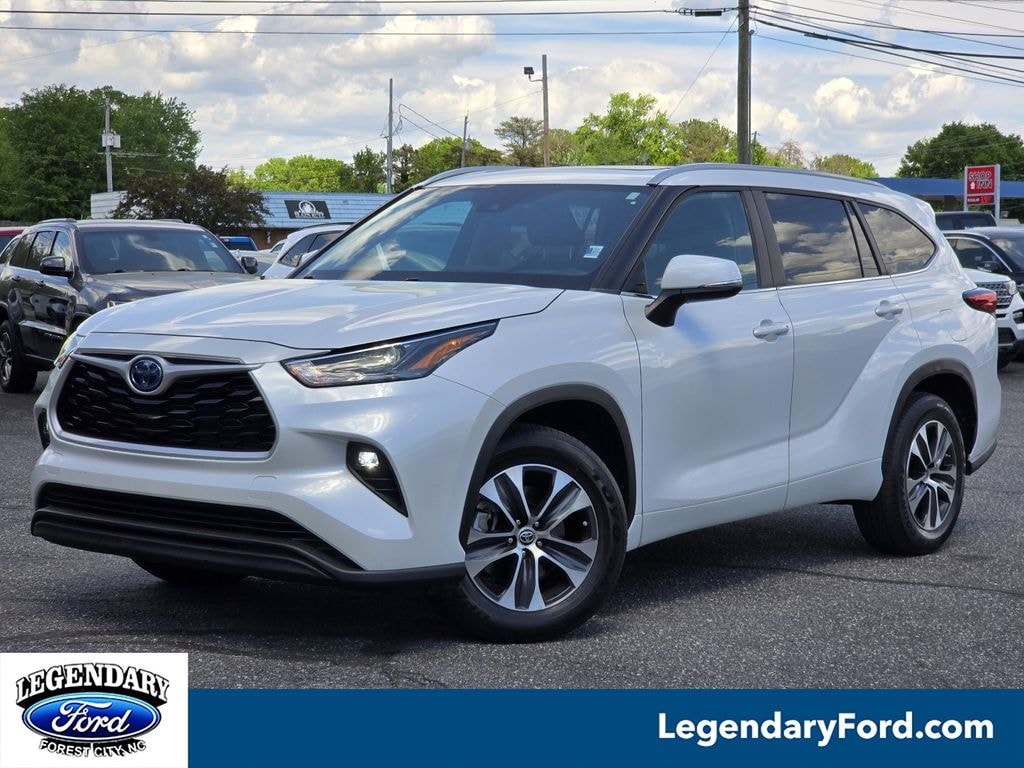 Used 2023 Toyota Highlander Hybrid XLE SUV