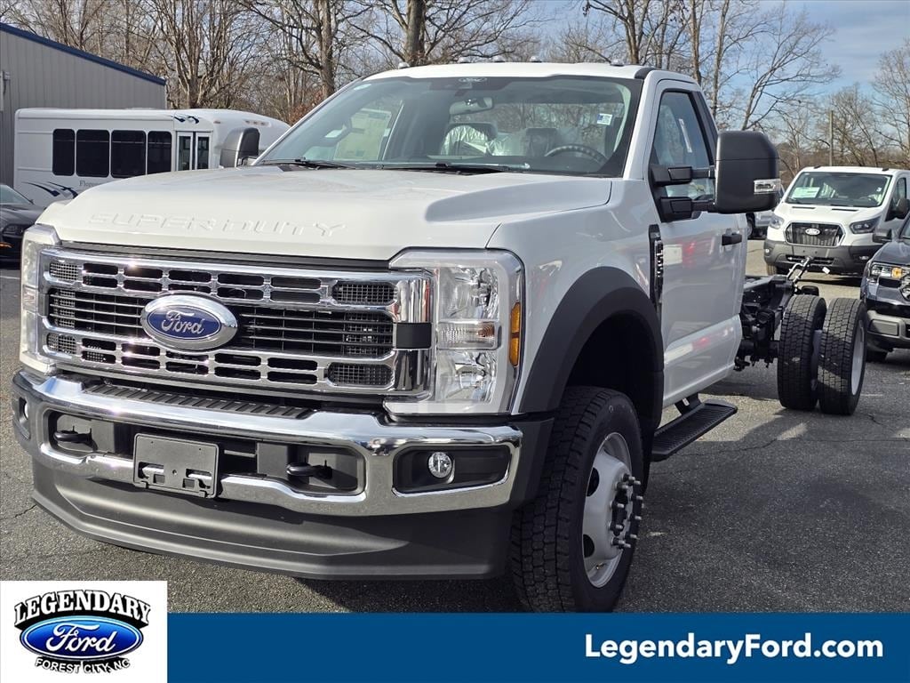 2026 Ford F-550 Super Duty Chassis Cab XL's photo