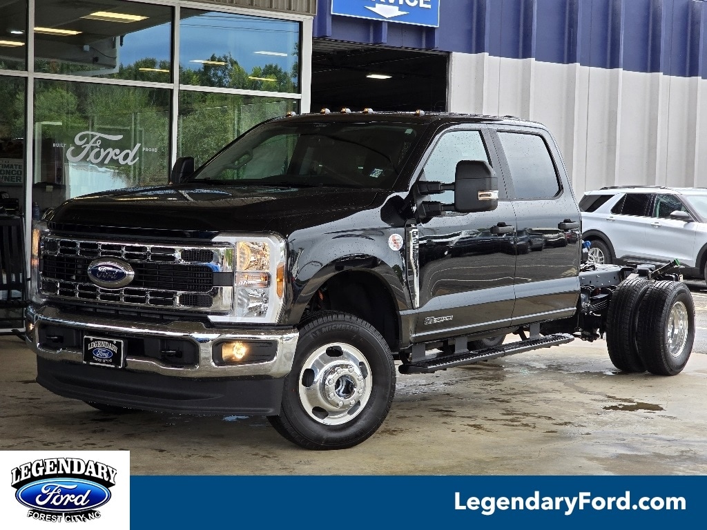 2026 Ford F-350 Super Duty Chassis Cab XL's photo