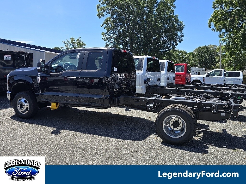 2025 Ford F-350 XL photo 2